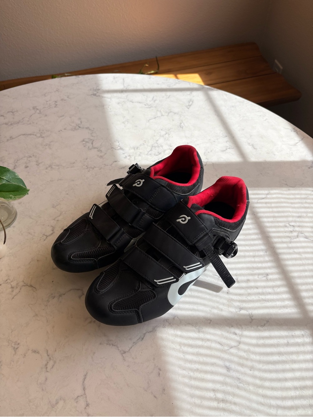 Peloton men’s 10.5 Black and Red Cycling Shoes